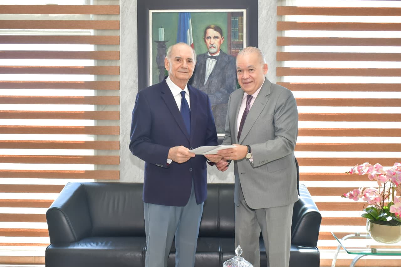 Dirección General de Juegos de Azar entrega a la DGII base de datos de establecimientos acogidos al Plan de Regularización
